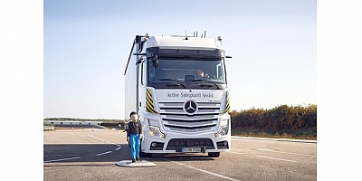 Mercedes-Benz kamyonlarda sunulan ilkler sayesinde yollar daha güvenli