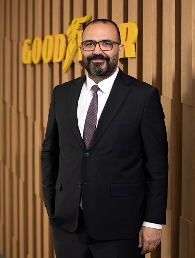 temel doğanay goodyear logosu önünde 