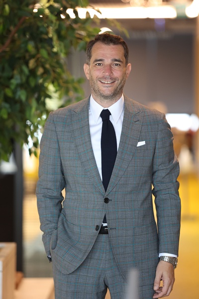 onur talay gülüyor