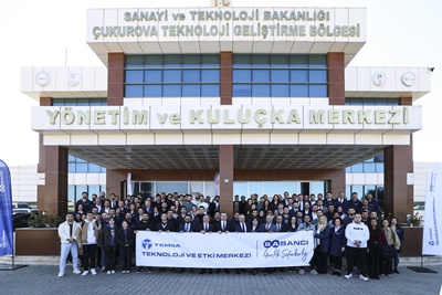temsa teknoloji ve etki merkezi binası önü toplu fotoğraf