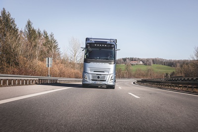volvo trucks fh aero yollarda görsel