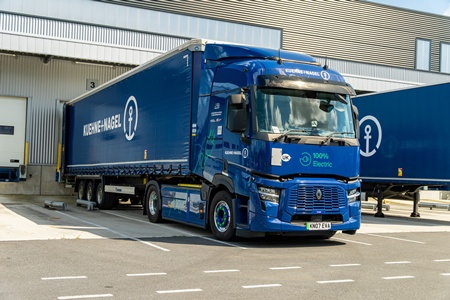 renault trucks kuehne nagel görsel